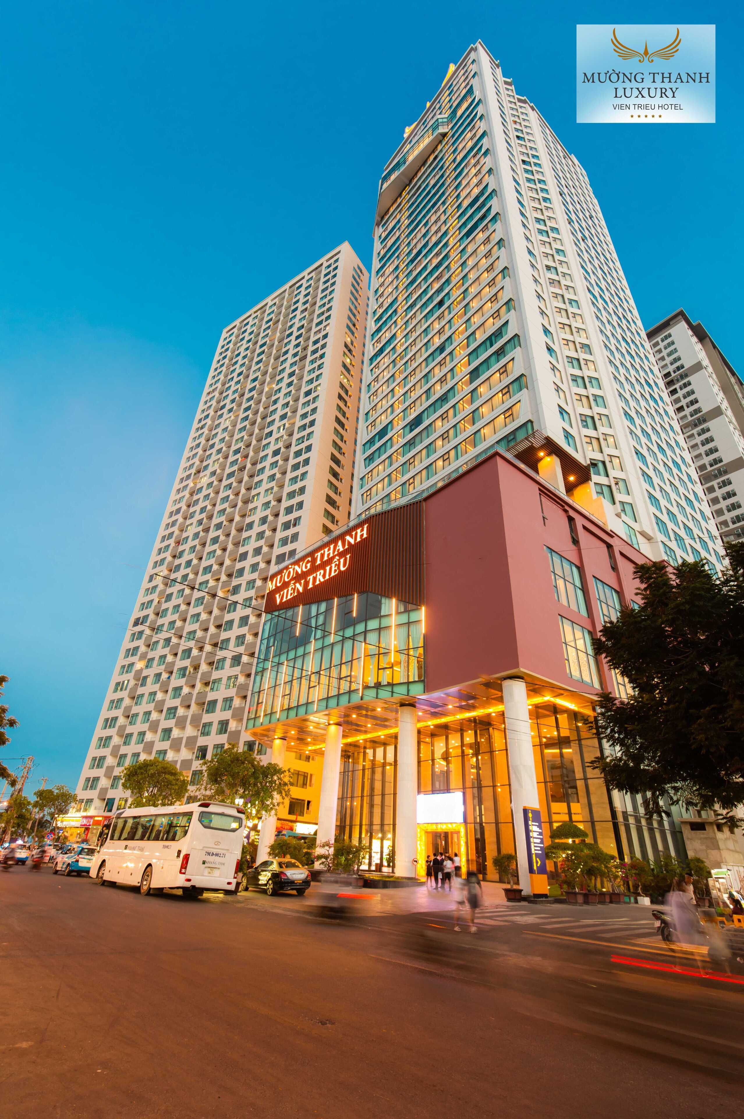 A high-rise hotel with a prominent entrance and multiple floors.