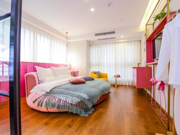 Desk, blackout curtains, free WiFi, bed sheets