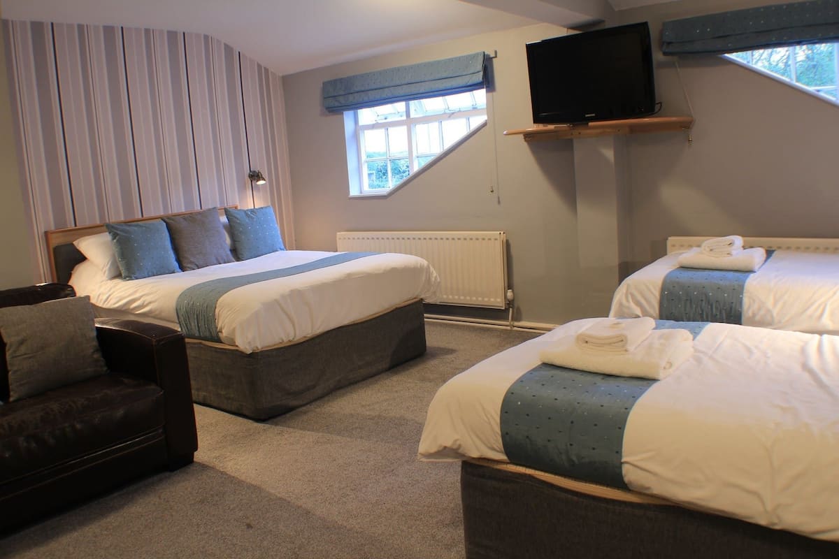 Chambre familiale | Accès au Wi-Fi (inclus), literie fournie