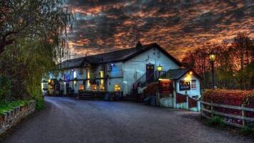 Façade de lâhĂ©bergement - soirĂ©e/nuit