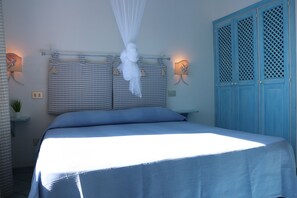 1 habitación, decoración personalizada y muebles diferentes 