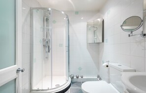Family Apartment, 2 Bedrooms, Non Smoking, Balcony | Bathroom shower