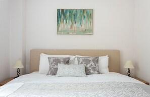 Family Apartment, 2 Bedrooms, Non Smoking, Balcony | 2 bedrooms, iron/ironing board, cribs/infant beds, free WiFi - Platinum Apartment in West London 9955 (London)
