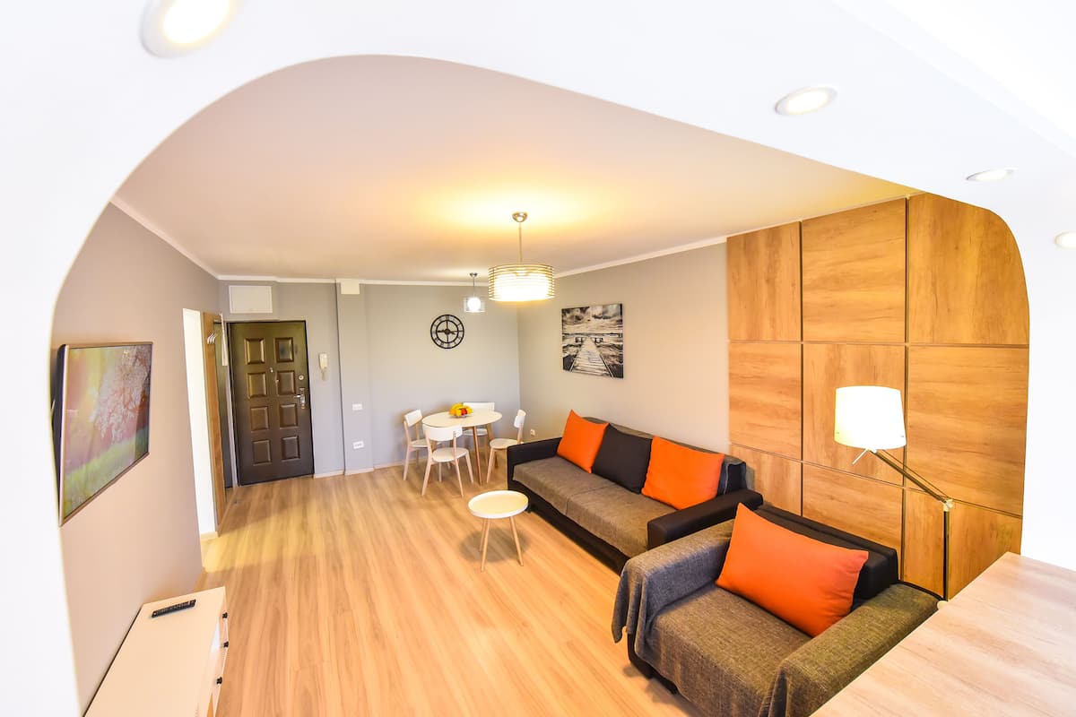 华丽公寓, 1 间卧室 (Mistral Apartment - Cismigiu Gardens) | 1 多间卧室、高档床上用品、记忆海绵床垫、特色装修