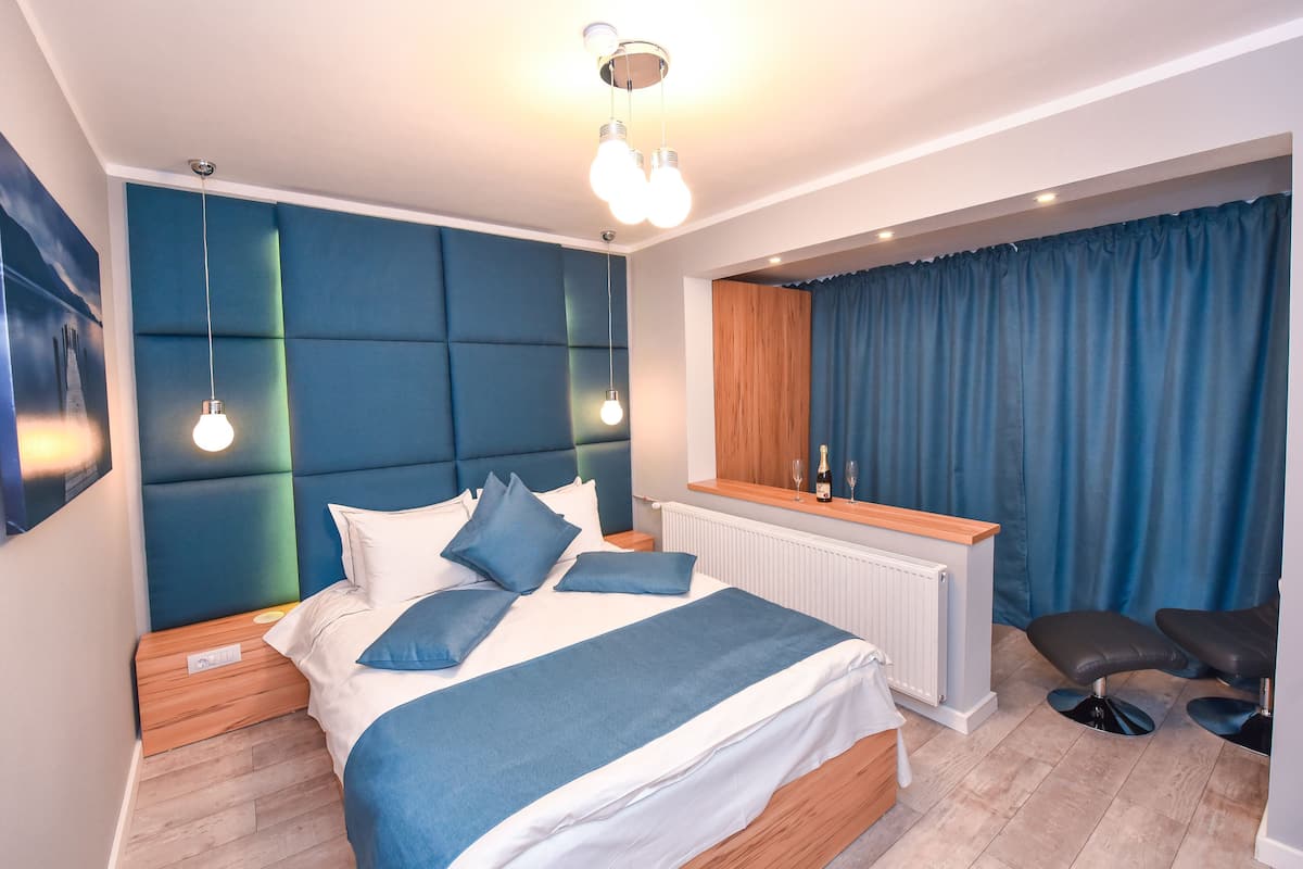 Deluxe Apartment, 1 Bedroom (Primo Apartment - Cismigiu Gardens) | Premium bedding, memory foam beds, laptop workspace, blackout drapes