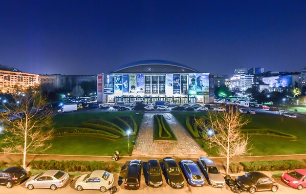 Habitación superior con 1 cama matrimonial o 2 individuales (Elegance Studio - Cismigiu Gardens) | Vista a la ciudad