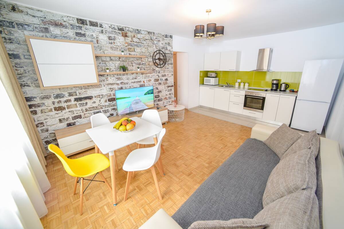 高级公寓, 2 间卧室 (Bucharest Apartment - Cismigiu Garden) | 起居区 | 109-厘米纯平电视 (配备数码频道)、LED 电视