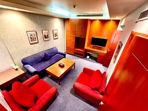 Family Suite | Living area | 32-inch LCD TV with cable channels, TV