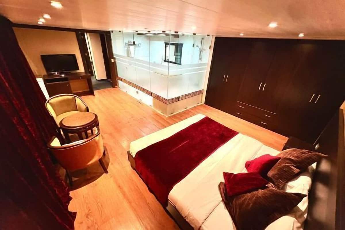 Minibar, in-room safe, desk, soundproofing