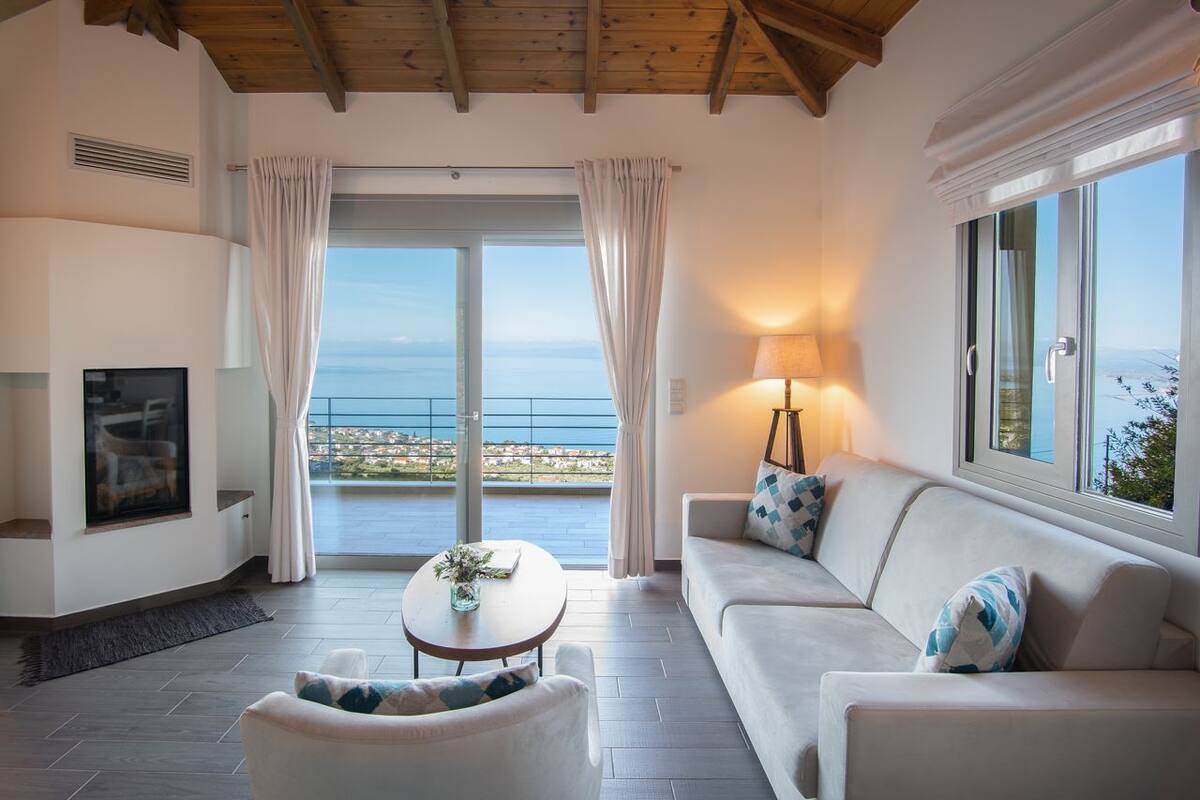 Deluxe Apartment | Living room | Flat-screen TV, fireplace