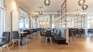 Der serveres morgenmad og aftensmad