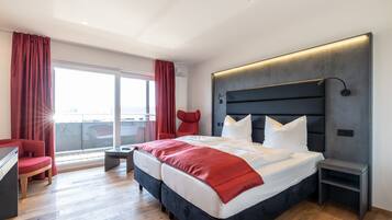 Standard Twin Room | Free minibar, in-room safe, desk, blackout curtains
