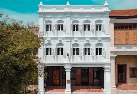 Exterior. 88 Armenian