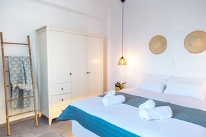 Villa tradicional, 1 habitación, bañera de hidromasaje, vistas al mar | 1 dormitorio, sistema de insonorización, tabla de planchar con plancha
