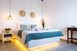 Traditional Villa, 1 Bedroom, Hot Tub, Sea View | 1 bedroom, soundproofing, iron/ironing board, free WiFi - Auntie's Villas (Santorini)