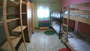 1 cama en habitación compartida de 5 camas