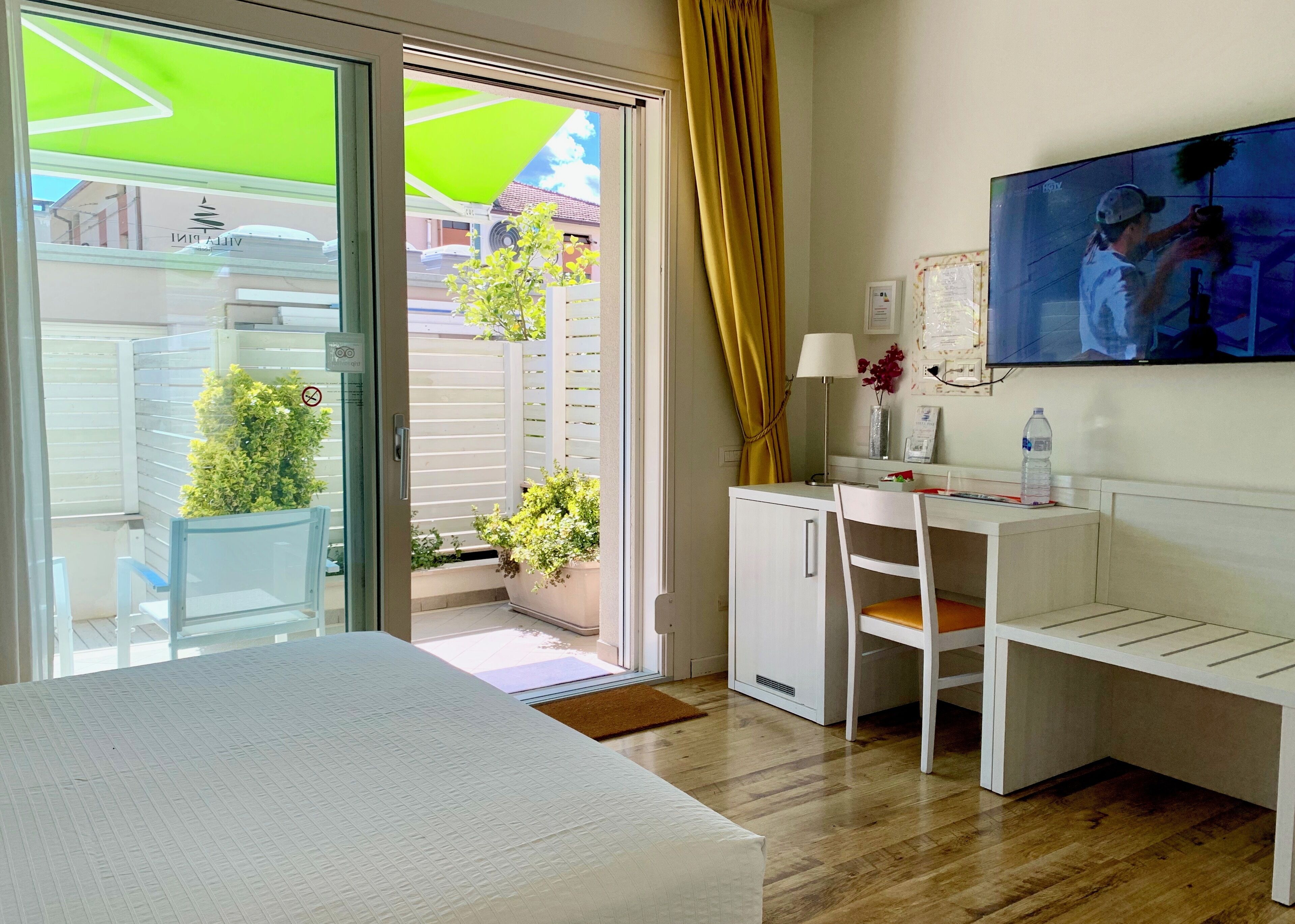 Cubrecamas, colchones con pillow-top y escritorio 