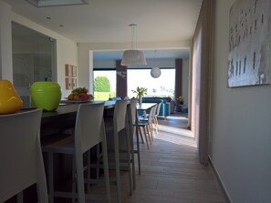 House | Living area | Smart TV, fireplace, DVD player - Vakantiewoning Fossee (Lommel)
