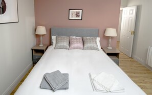 Glen Block | 3 bedrooms, premium bedding, pillowtop beds, individually decorated - W8 Village (Manorhamilton)