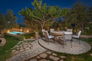 Seasonal outdoor pool, pool umbrellas, pool loungers - Joya Luxury Villas (Zakynthos)