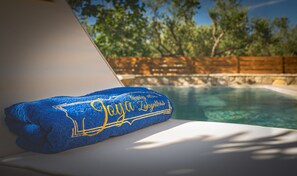 Seasonal outdoor pool, pool umbrellas, pool loungers - Joya Luxury Villas (Zakynthos)
