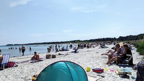 Beach nearby, white sand - Harbour Sleep - Hostel (Nexø)