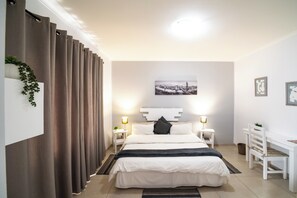 Deluxe-Zimmer 2 | Individuelt dekorert, individuelt innredet og skrivebord