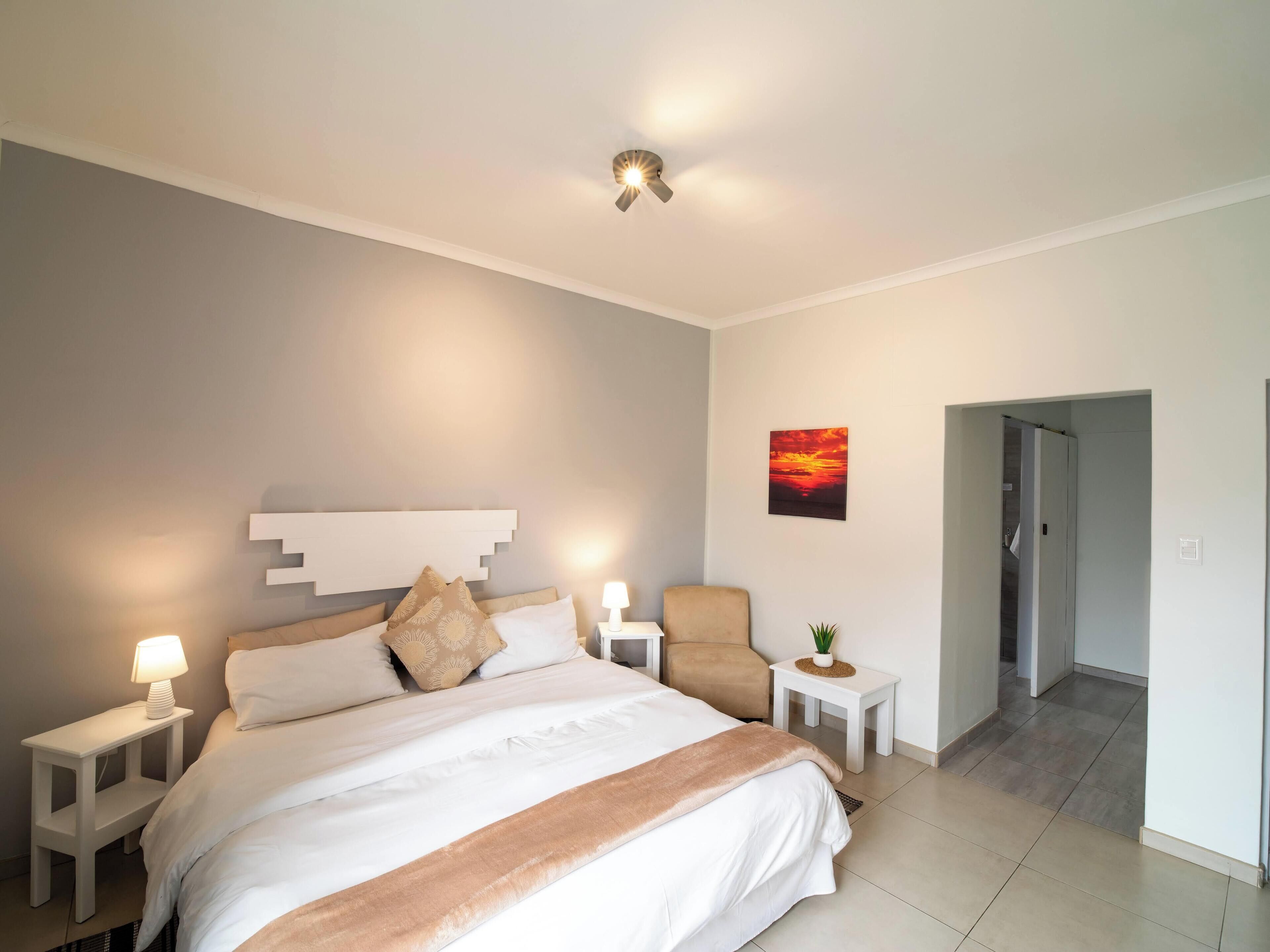 Individuell dekoriert, individuell eingerichtet, Schreibtisch