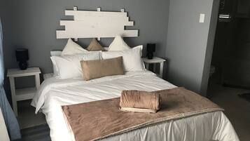 Standard Studio, 1 Double Bed with Sofa bed | Individually decorated, individually furnished, desk, laptop workspace