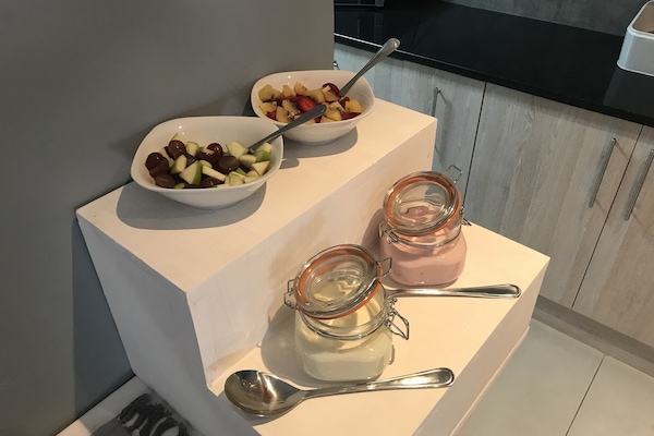 Free daily English breakfast