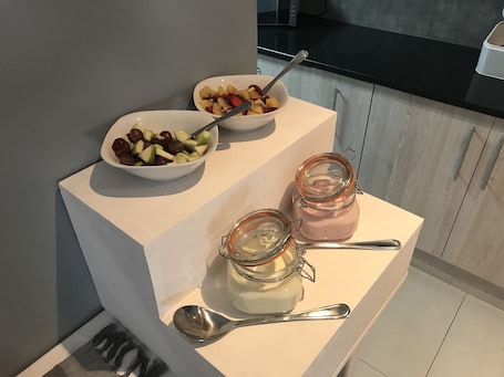 Termasuk sarapan Inggeris setiap hari