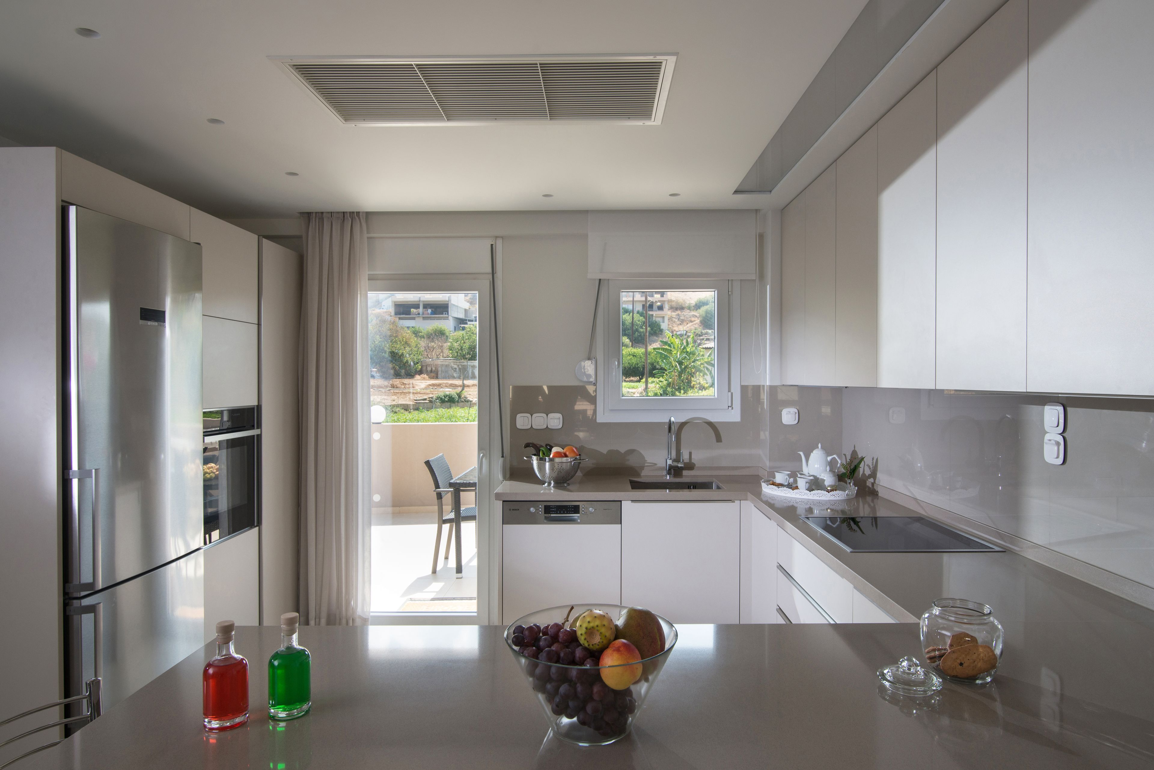 Apartment (1) | Private kitchen | Full-size fridge, microwave, oven, stovetop