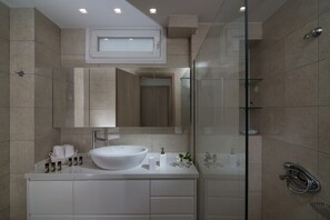 Apartment (2) | Badezimmer | Dusche, Regendusche, Haartrockner, Handtücher