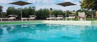 Il Ciliegio, app in a typical villa with swimming pool 7km from the sea, Senigallia, Marche