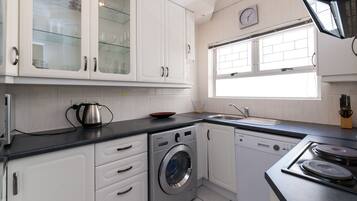 Premier Apartment, 2 Bedrooms, Non Smoking, Beach View | Private kitchen