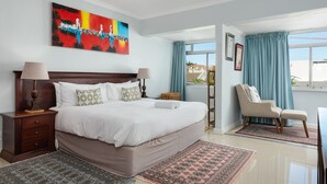 Comfort Apartment, 2 Bedrooms, Mountain View | 2 bedrooms, desk, iron/ironing board, cots/infant beds - Taronga Mansions 21 (Cape Town)