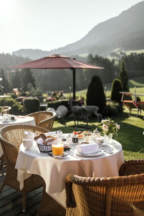 Free daily buffet breakfast - Alpine Boutique Villa Gabriela (Castelrotto)