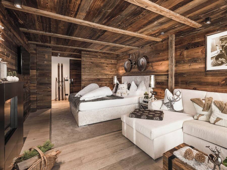 In-room safe, desk, blackout drapes, soundproofing