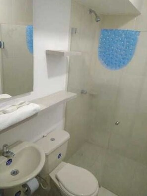 Apartemen Eksklusif, Beberapa Tempat Tidur, Boleh Merokok, pemandangan kota | Kamar mandi | Shower, perlengkapan mandi gratis, pengering rambut, dan handuk