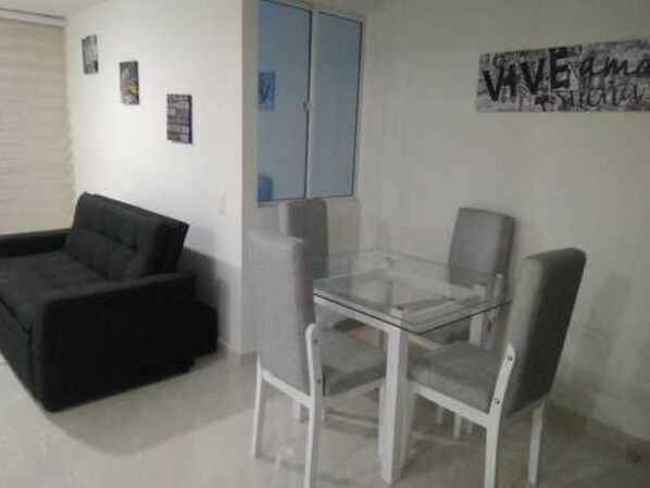 Exclusive Apartment, Multiple Beds, Smoking, City View | In-room dining
