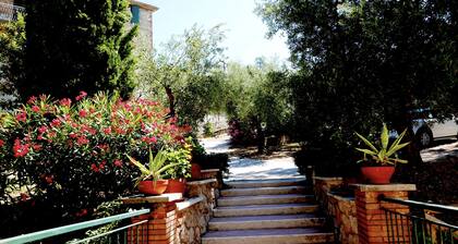 Casa del sole, henkeäsalpaava näkymä Pontinen saarille ja Circeoon