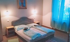 Free WiFi, bed sheets - Penzion Lara (Ceske Budejovice)