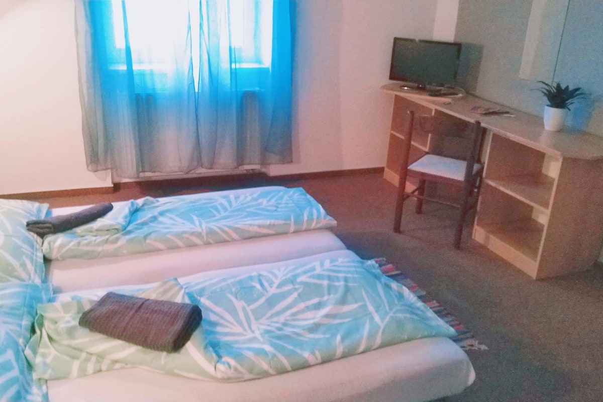 Quarto casal | Wi-Fi de cortesia, roupa de cama