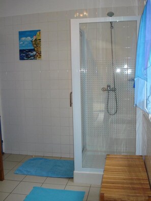 Kamar Double Keluarga | Shower kamar mandi