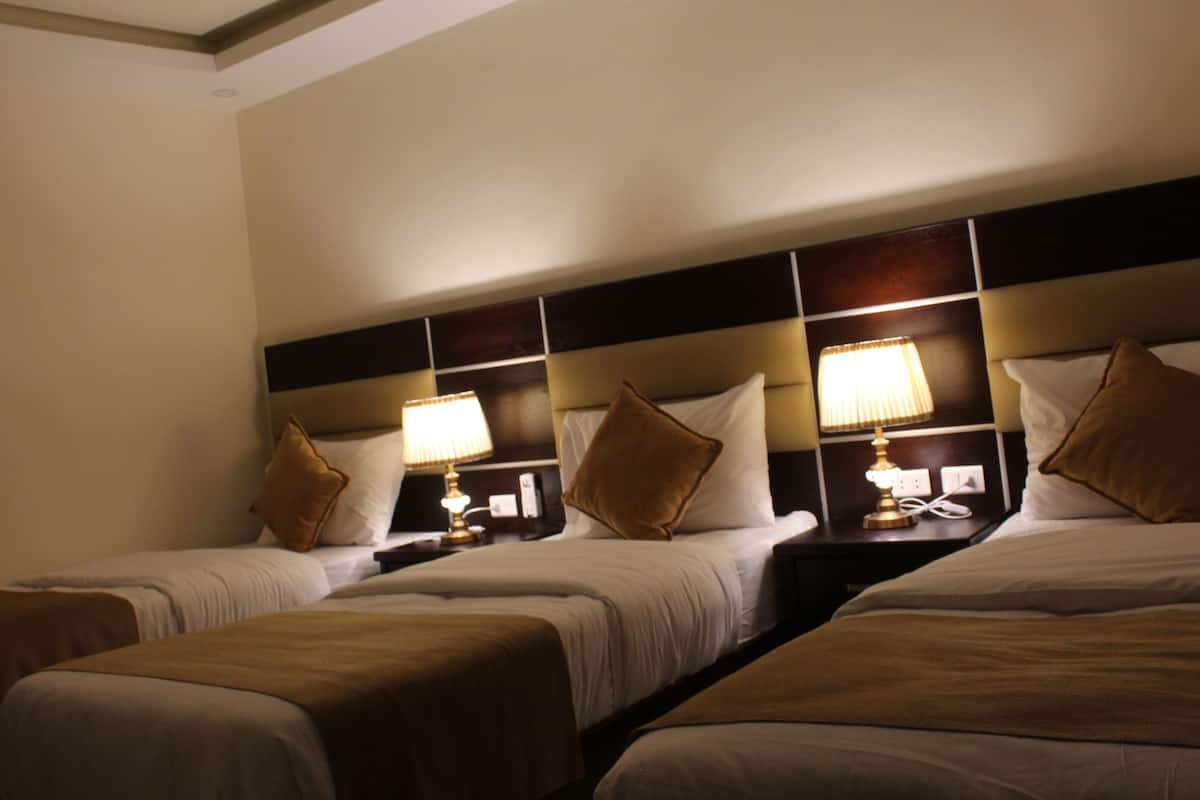 Triple Room | 1 bilik tidur, peralatan tempat tidur premium, peti besi dalam bilik