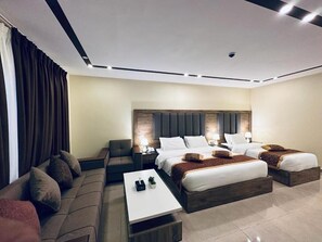 Premium bedding, in-room safe, desk, blackout curtains - Shaqilath Hotel (Wadi Musa)