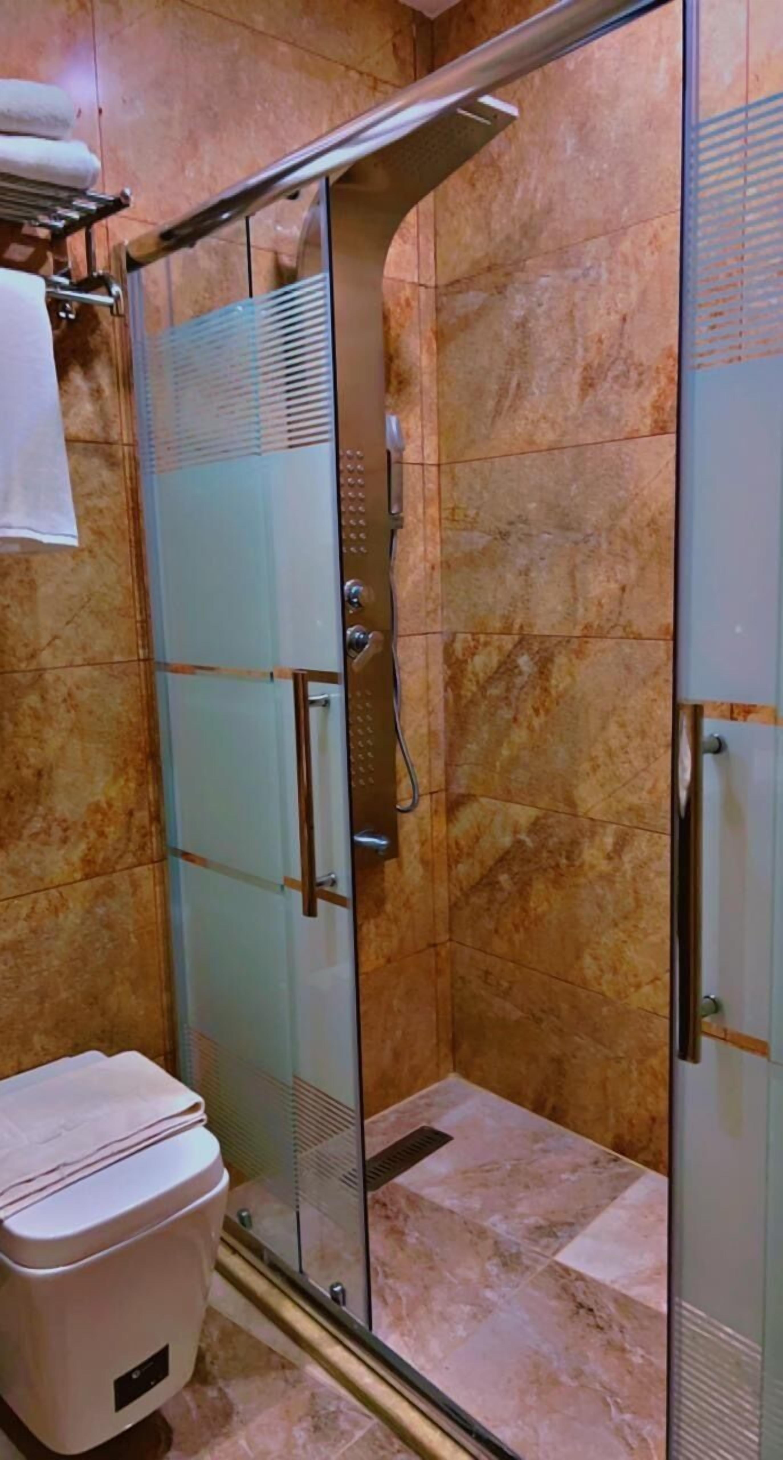 Separate tub and shower, spring water tub, rainfall showerhead