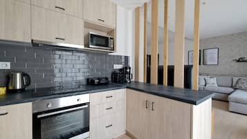 Deluxe Apartment, 3 Bedrooms, Balcony | Private kitchen | Full-size fridge, microwave, oven, stovetop