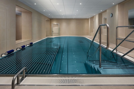 Una piscina techada. Harvey Spa Hotel