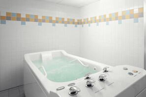 Body treatments, hydrotherapy, aromatherapy, hot stone massages